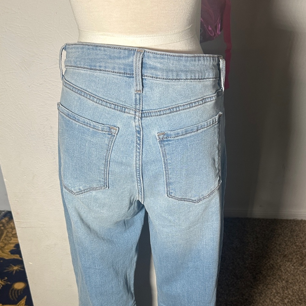 Old Navy Women's Light Blue Straight Leg Jeans - Picture 5 of 5